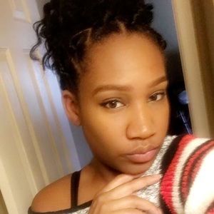 Meet your Posher, Tiya